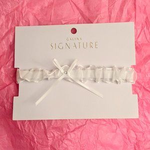 David's Bridal White Wedding Garter